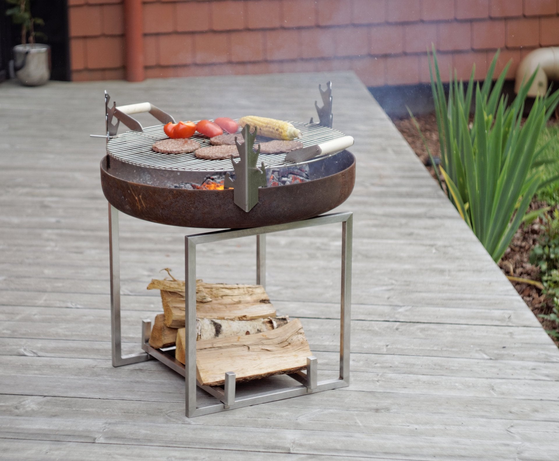 CUBE bålpanne i terrase, matgrilling