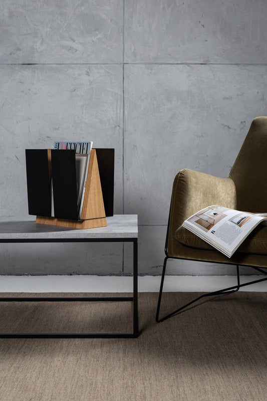 VINGER magasinholder. Eik, finer, pulverlakkert stål (svart).