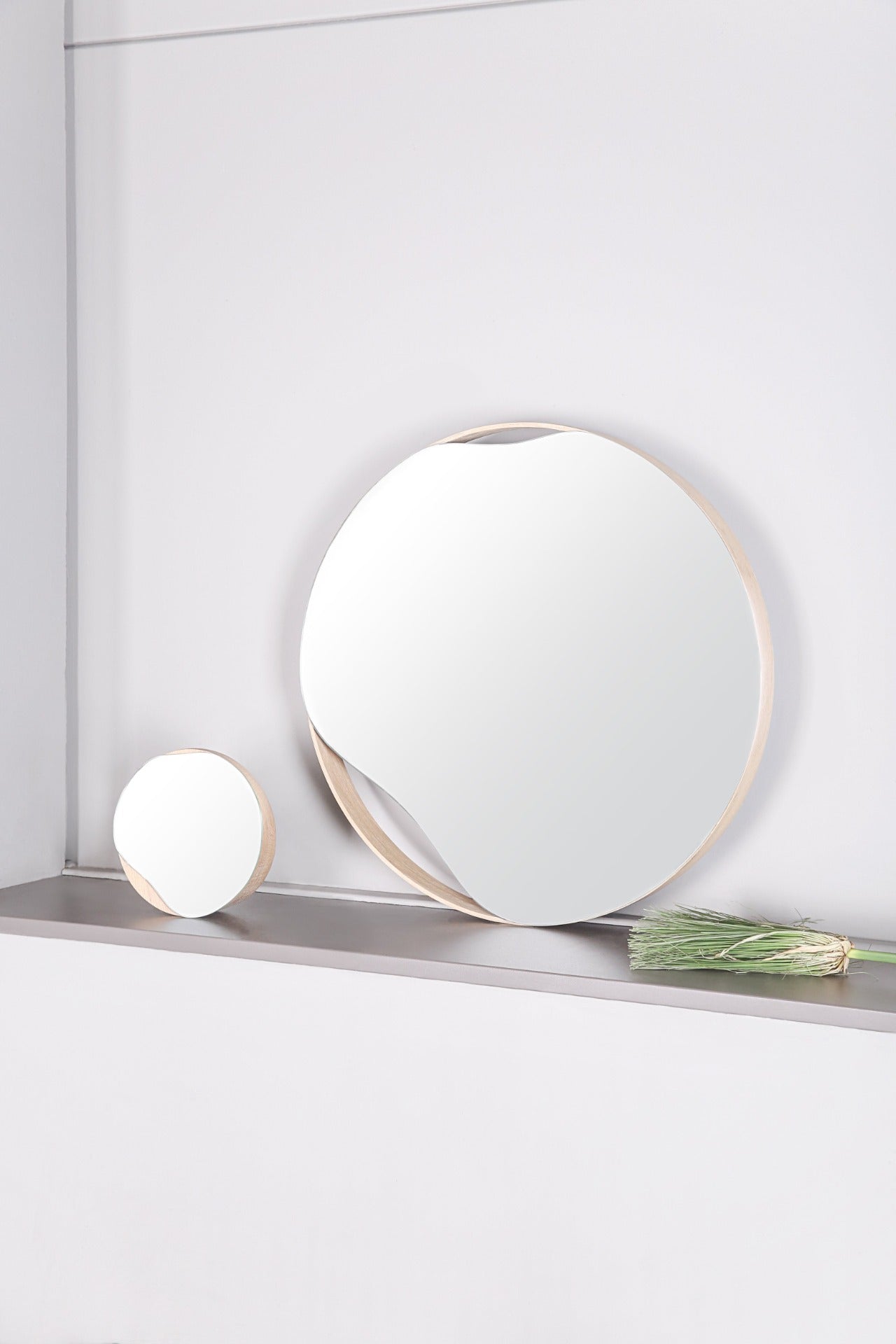 VANNPYTT veggspeil, bordspeil, eiketre. Diameter 17 og 50 cm