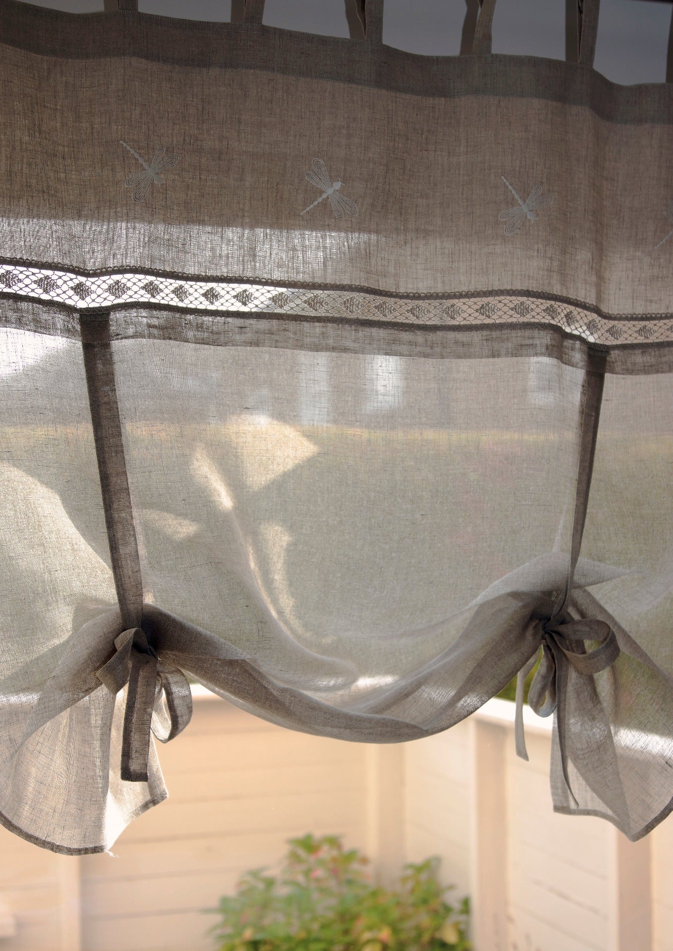 100 % lin liftgardin i grå farge med fjellibelle