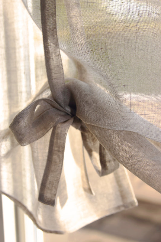 100 % lin liftgardin i grå farge med fjellibelle