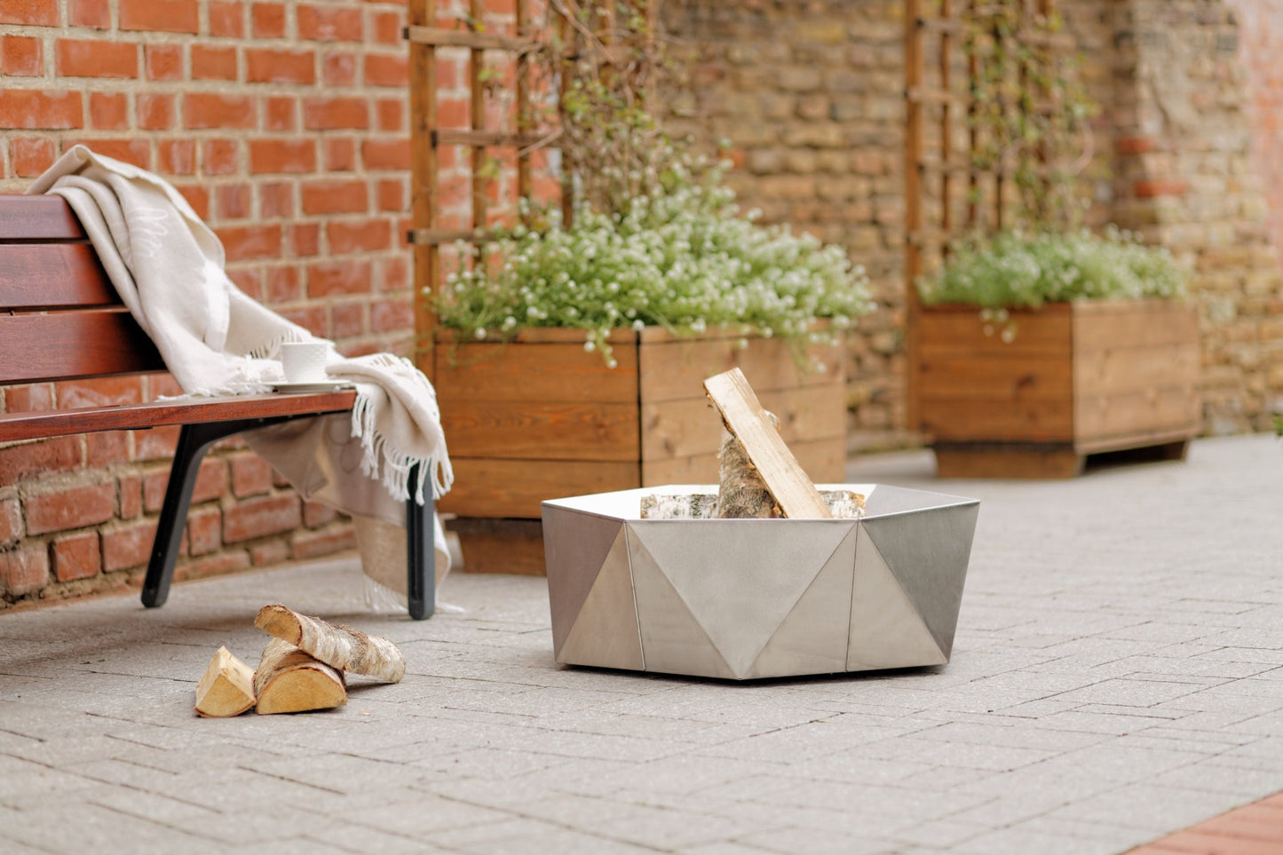 JUNDA bålpanne i rustfritt stål har slitesterk konstruksjon