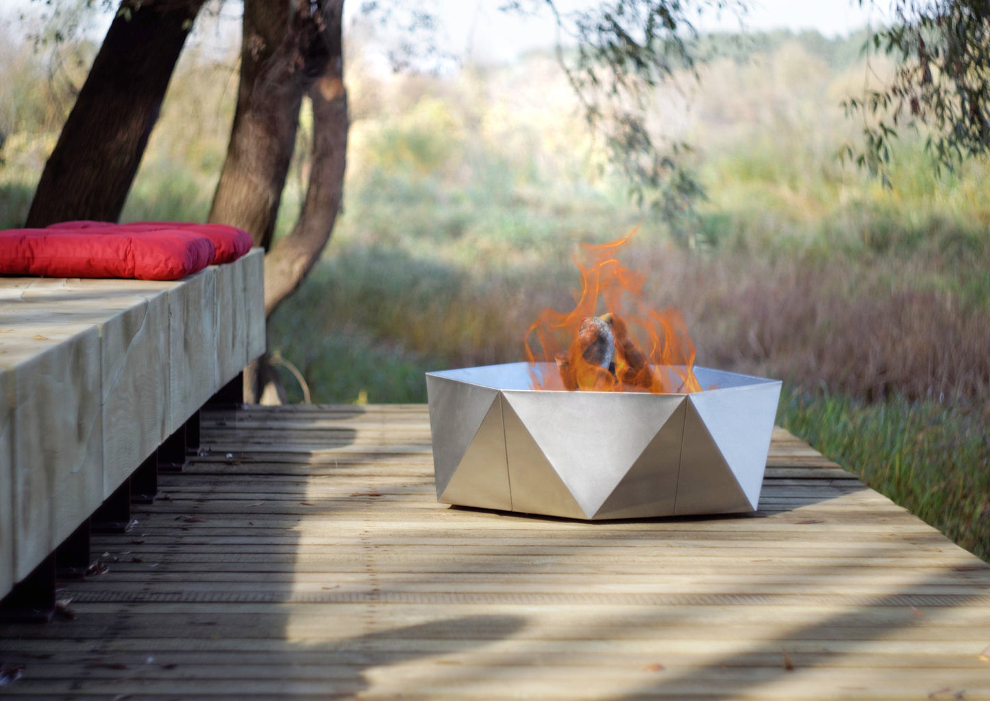 JUNDA bålpanne i rustfritt stål har slitesterk konstruksjon