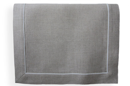 RAMME bordløper i naturlig linfarge med en tynn hvit ramme