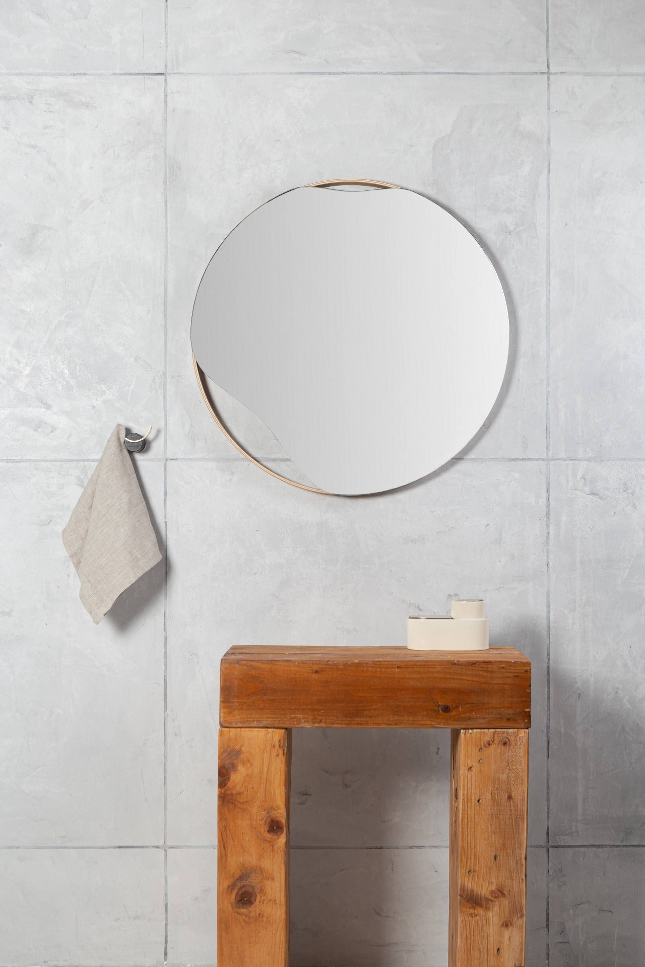 VANNPYTT veggspeil, eiketre. Diameter 50 cm