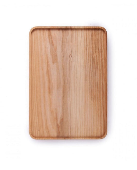 PLAZA firkant serveringsbrett i asketre impregnert med en blanding av voks og oljer.