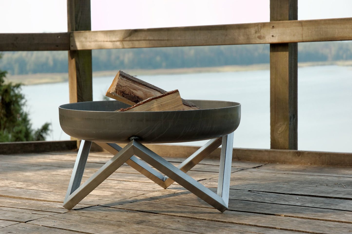 Yanartas bålpanne laget av 3,2 mm stål. Beina - rustfritt stål. Størrelse M (63 cm).