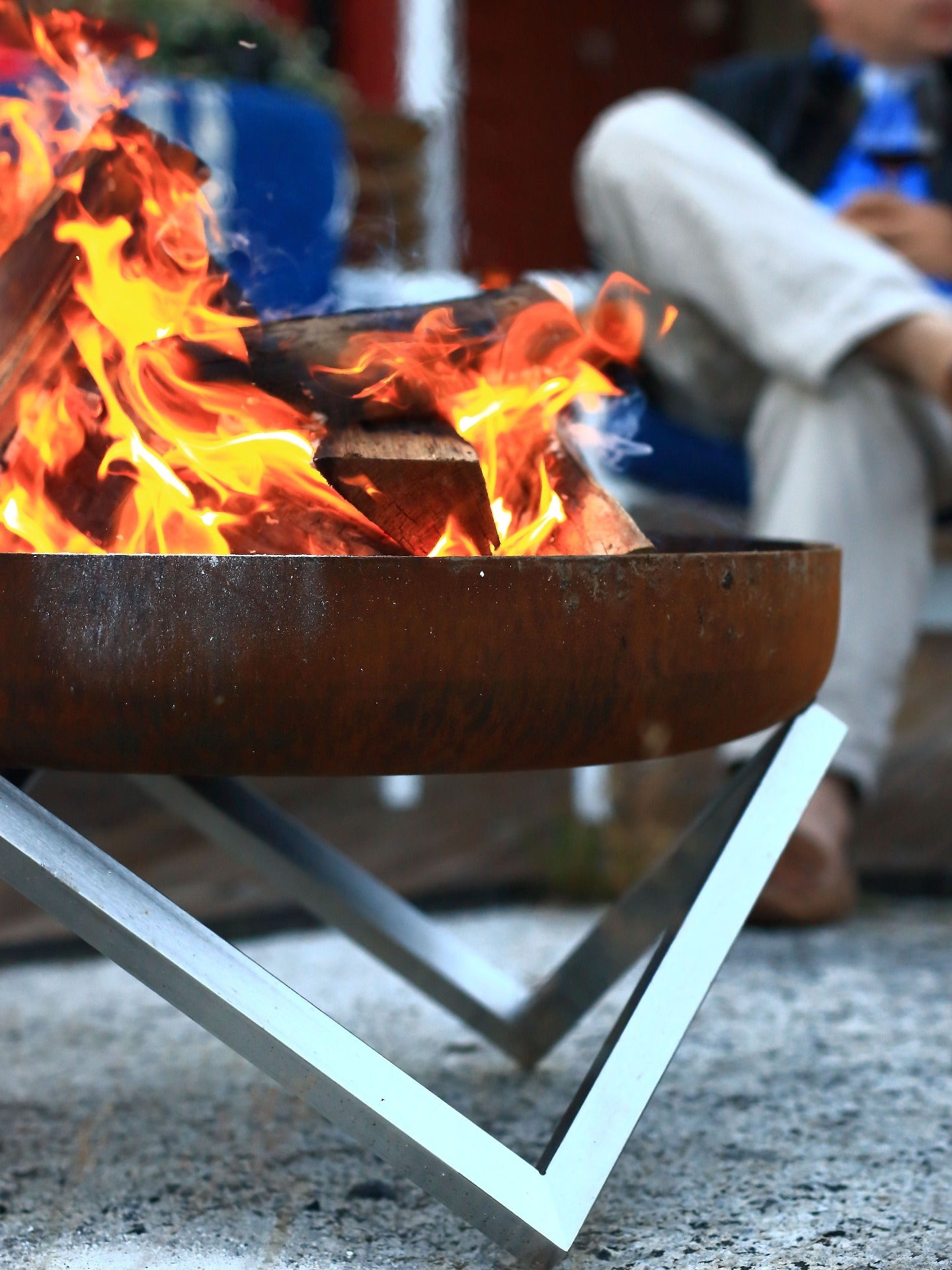 Yanartas bålpanne laget av 3,2 mm stål. Beina - rustfritt stål. Størrelse M (63 cm).